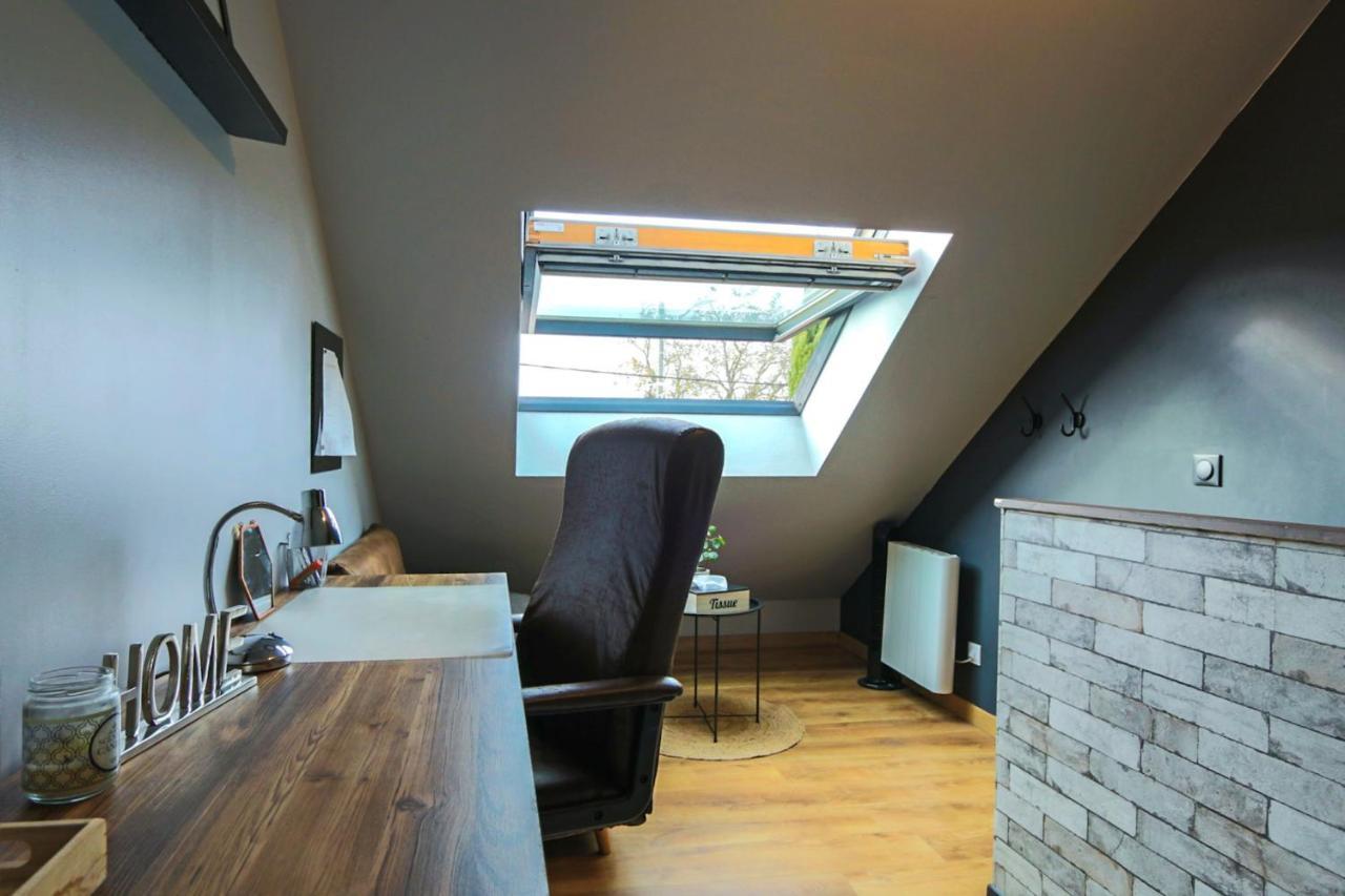 Chambre indépendante en duplex avec coin cuisine Breux-Jouy Esterno foto